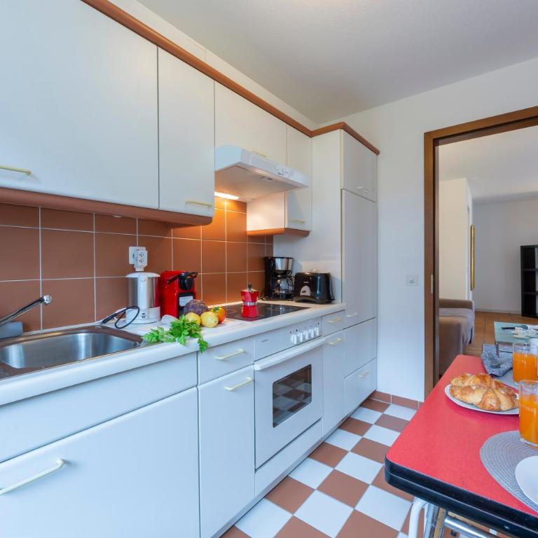 Casa Chiara Muralto with Balcony & Wi‑Fi - Happy Rentals - Appartamento con Balcone - 12
