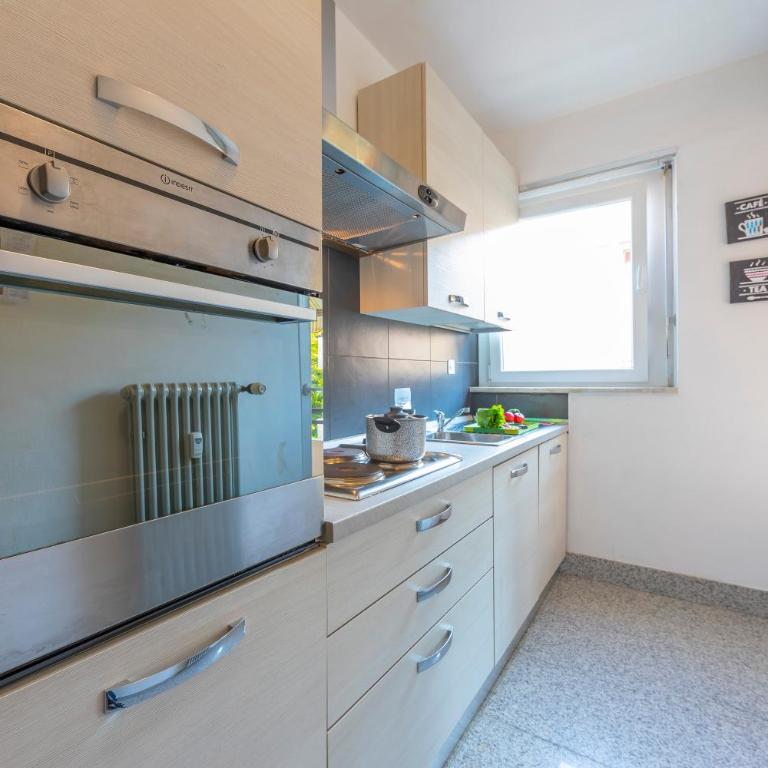 City Apartment with Balcony and Parking - Happy Rentals - Apartment mit Balkon - 16