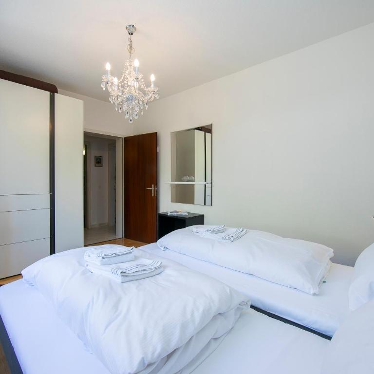 Casa Monti Belvedere with Pool + Terrace Dining - Happy Rentals - Appartamento Deluxe - 24