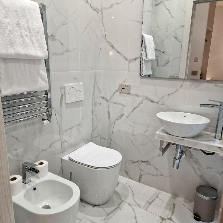 Cuma Suites - Camera Matrimoniale - 9