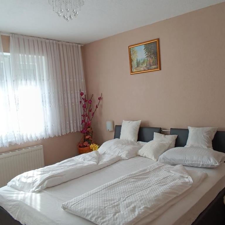 Apartment Deluxe Holiday - Two-Bedroom House - 3