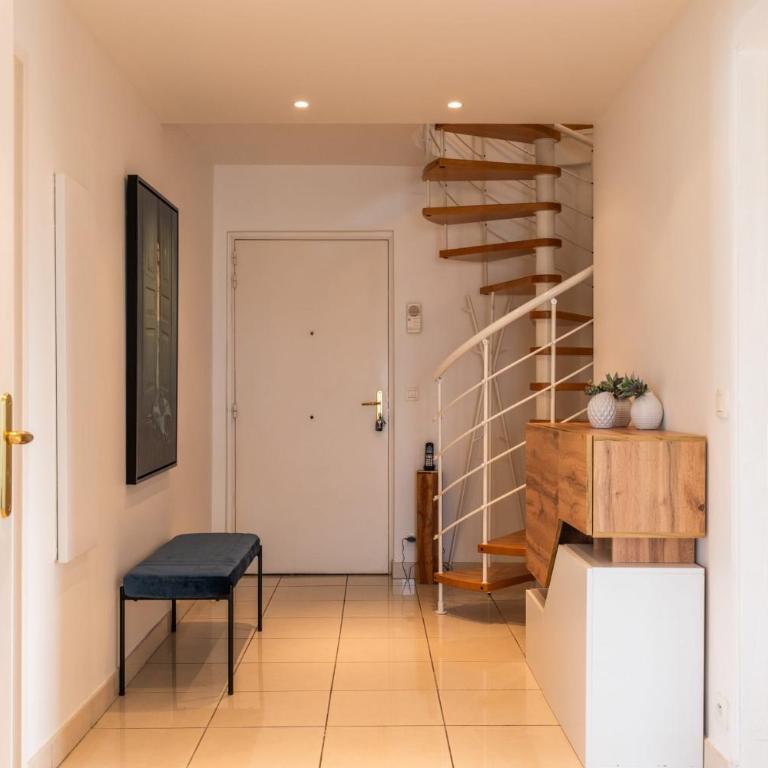 RARE! 120m ROOFTOP 5-minute walk to downtown - Appartement - 26