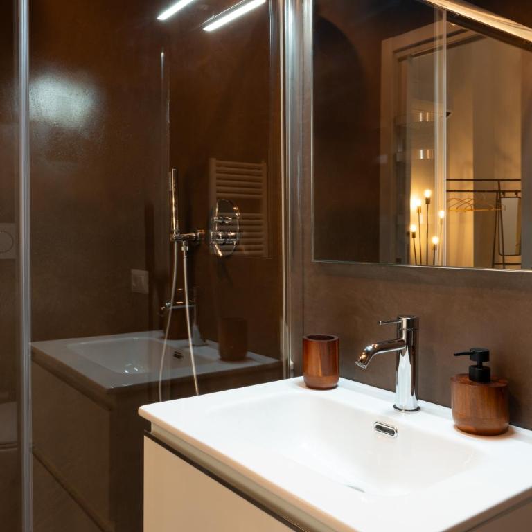 Embassy Suites Roma - Camera Matrimoniale con Bagno Privato - 5