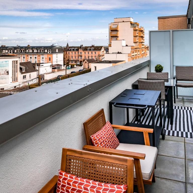 LE ST-EXUPERY - Studio de standing - Vue mer - Terrasse - Parking privé - A 150 m de la Plage - Apartment mit 1 Schlafzimmer - 12