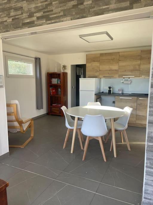 Dépendance au sein d’une villa avec piscine - Haus mit 1 Schlafzimmer - 2