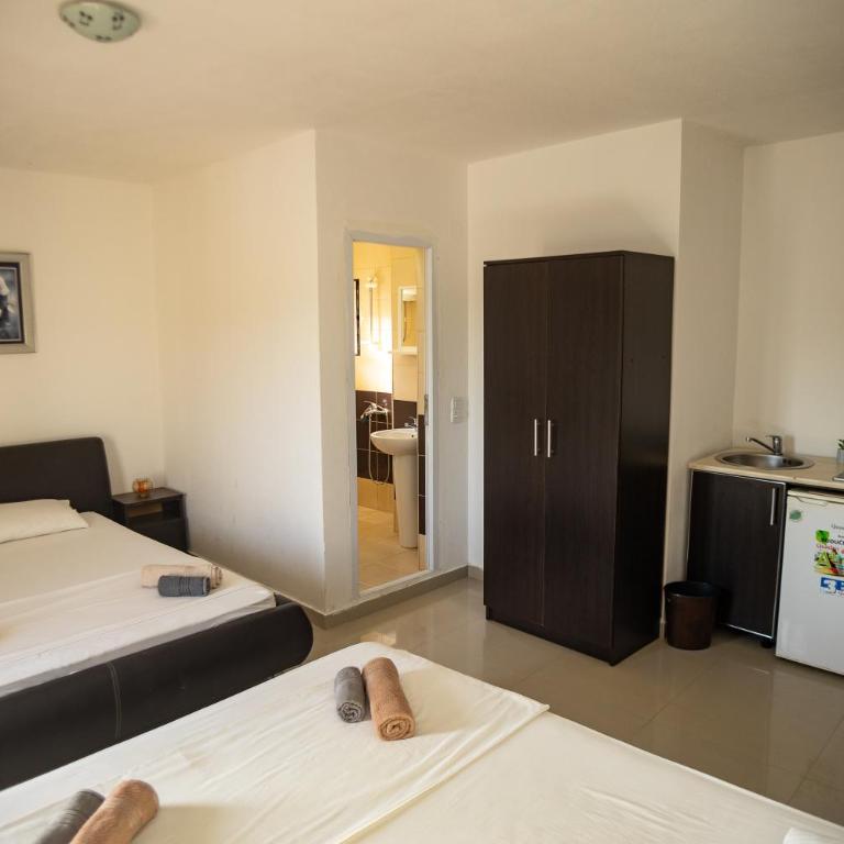 Villa Elezi - Double Room with Balcony - 6