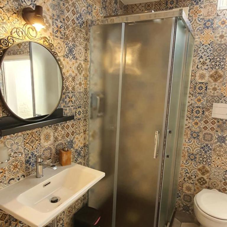 B&B Maricentro - Double Room with Balcony - 27
