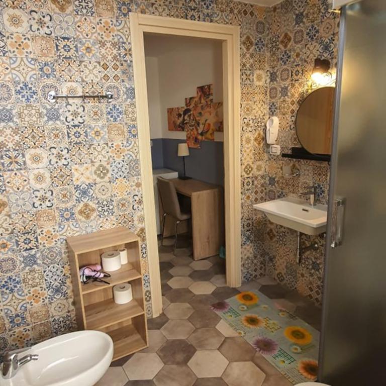 B&B Maricentro - Double Room with Balcony - 29