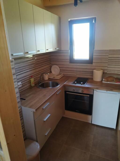 Brown cabin - Two-Bedroom Chalet - 9