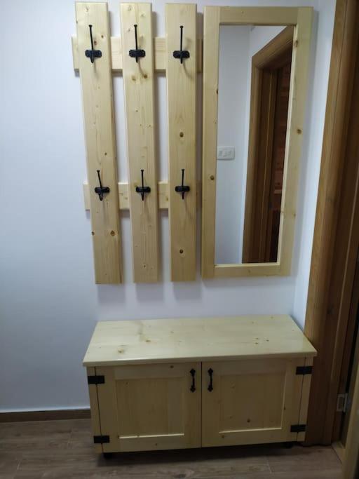 Brown cabin - Two-Bedroom Chalet - 23