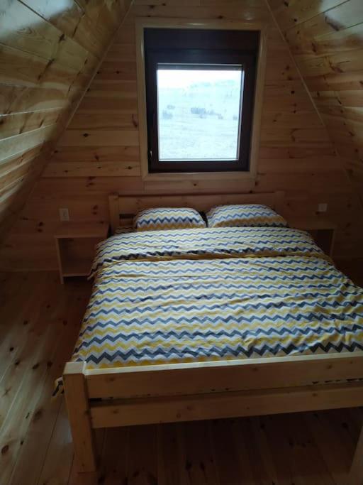 Brown cabin - Two-Bedroom Chalet - 21