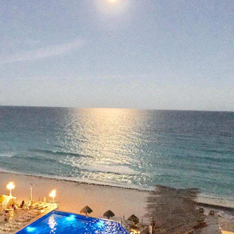 Beachside Apartments Cancun - Studio Apartment with Sea View - 4