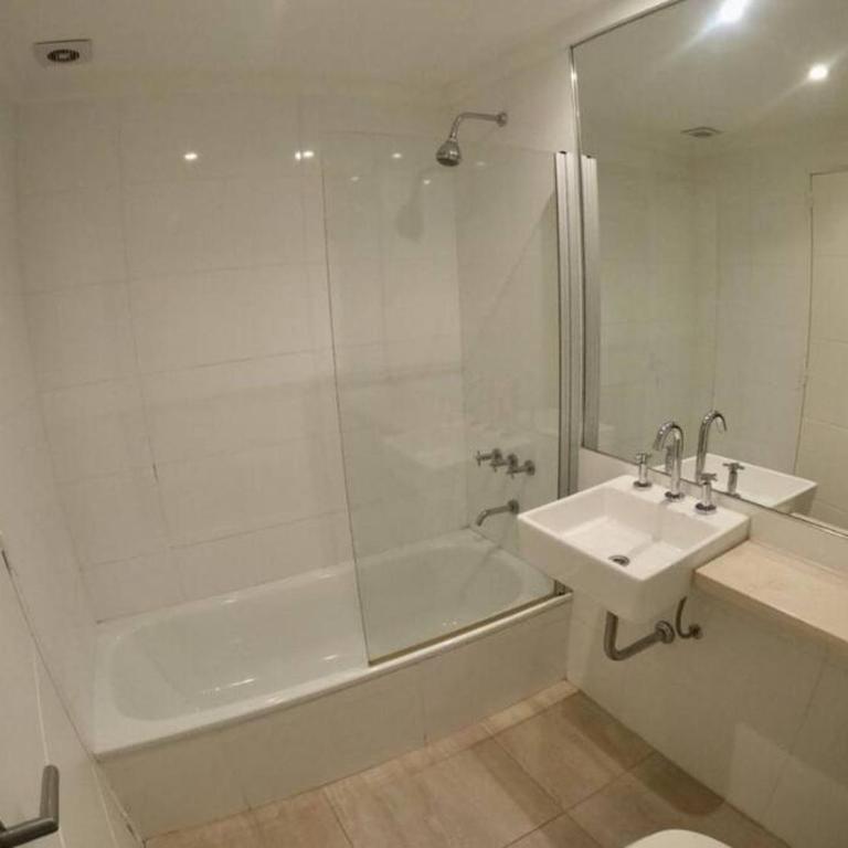Best Location with Garage - Apartamento de 1 dormitorio - 4