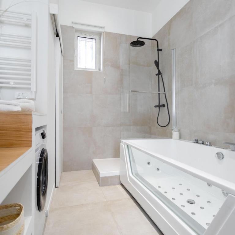 Suite avec baignoire Balnéo à 4min à pied du Vieux-Port - Appartement 1 Chambre - 10