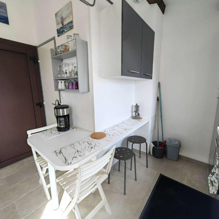 Studio mezzanine au cœur de la pinède, à 800m de la plage, 4 pers, parking privatif - FR-1-607-191 - Studio - 7