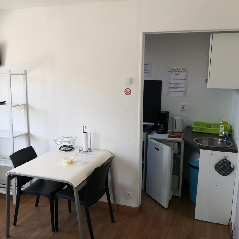 Idéalement situé - jardin agréable - studio E - Appartement 1 Chambre - 3