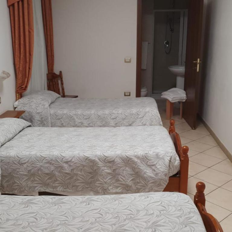 Hotel 4 Mori - Camera Tripla - 4