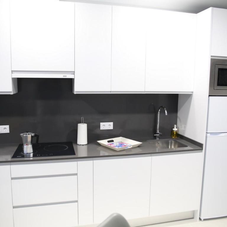 E&R-2 Plaza España - One-Bedroom Apartment - 7