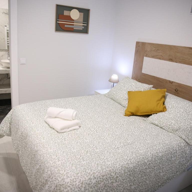 E&R-2 Plaza España - One-Bedroom Apartment - 22