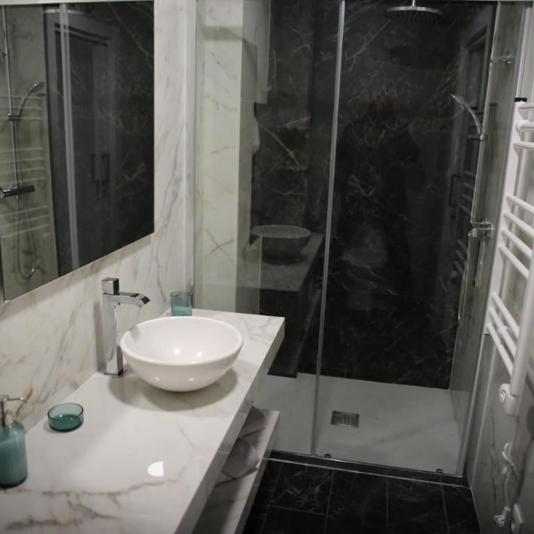 E&R-2 Plaza España - One-Bedroom Apartment - 19