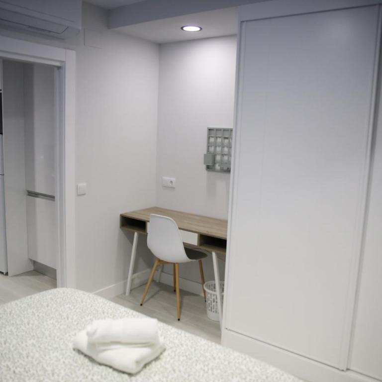 E&R-2 Plaza España - One-Bedroom Apartment - 28