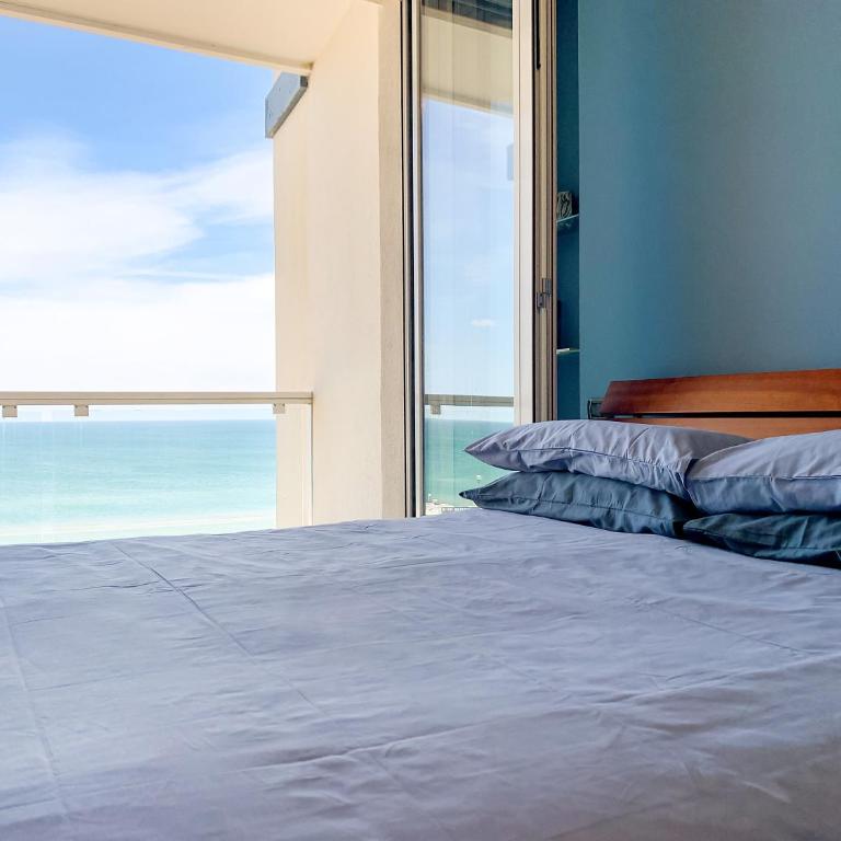 LUXURY BLUE LIVING RICCIONE PORTO - Three-Bedroom Apartment - 25