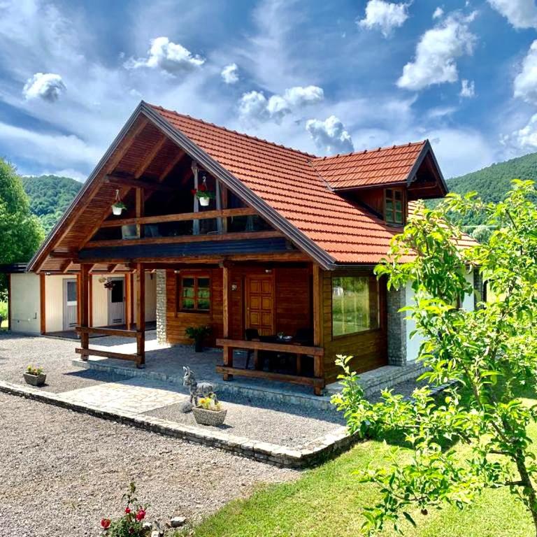 Unna-E Luxury House - Three-Bedroom House - 2
