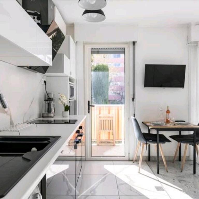 Design loft Studio climatisé parking et piscine - Appartement - Vue sur Piscine - 7