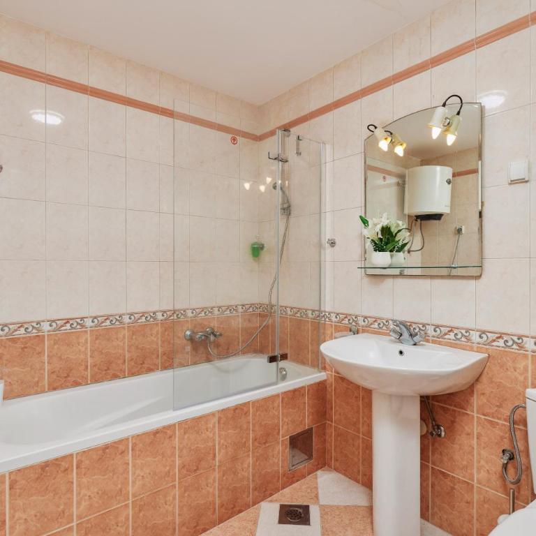 Apartment Hill with Free Garage Spot - Apartman sa 2 Spavaće Sobe - 6