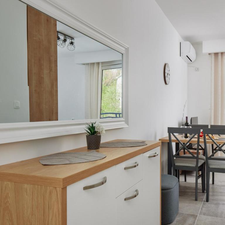 Apartment Hill with Free Garage Spot - Apartman sa 2 Spavaće Sobe - 9
