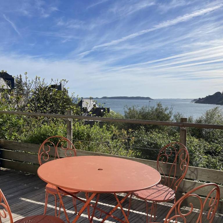 Appartement avec vue sur mer, proche plage, terrasse et parking à Perros-Guirec - FR-1-368-417 - Maison de Vacances - 1