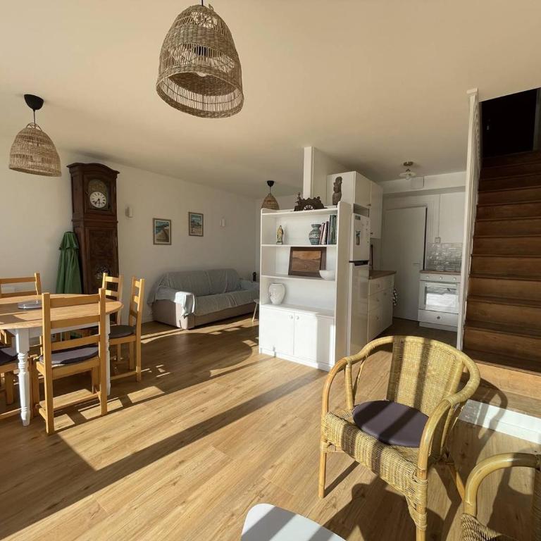 Appartement avec vue sur mer, proche plage, terrasse et parking à Perros-Guirec - FR-1-368-417 - Maison de Vacances - 21