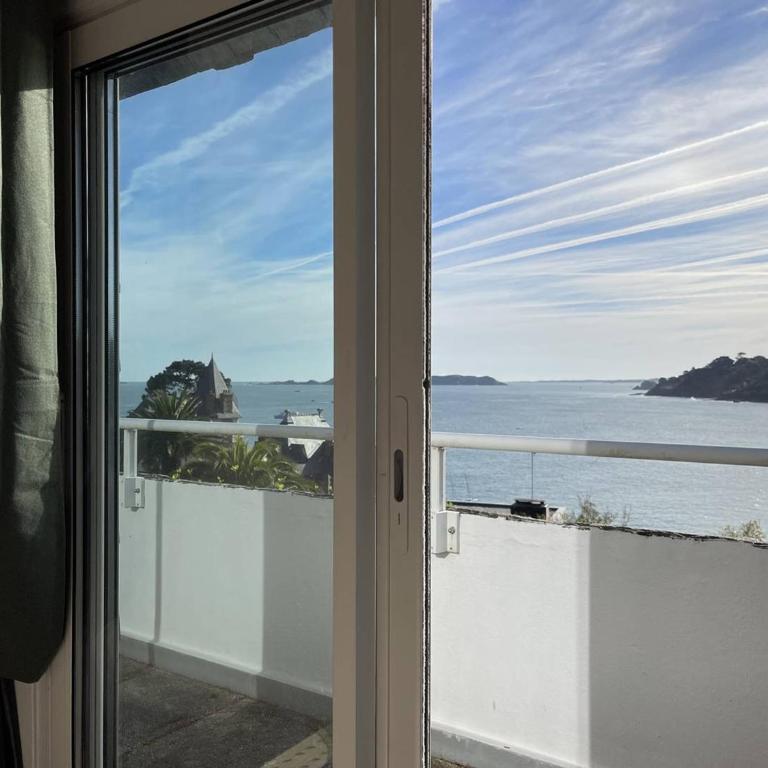 Appartement avec vue sur mer, proche plage, terrasse et parking à Perros-Guirec - FR-1-368-417 - Maison de Vacances - 24