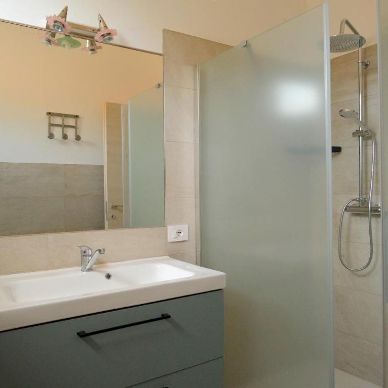 CASA PAOLA Central Stay by the Lake - Appartamento con 1 Camera da Letto - 4