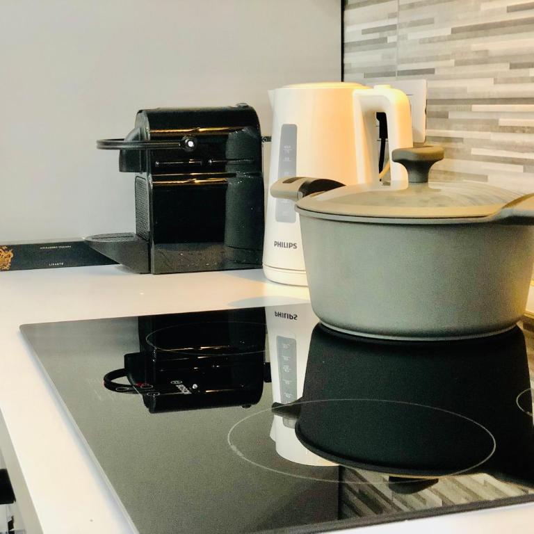 San Donato - Grazioso Moderno Monolocale - 600 m Metro Principi d'Acaja - Appartamento con 1 Camera da Letto - 18