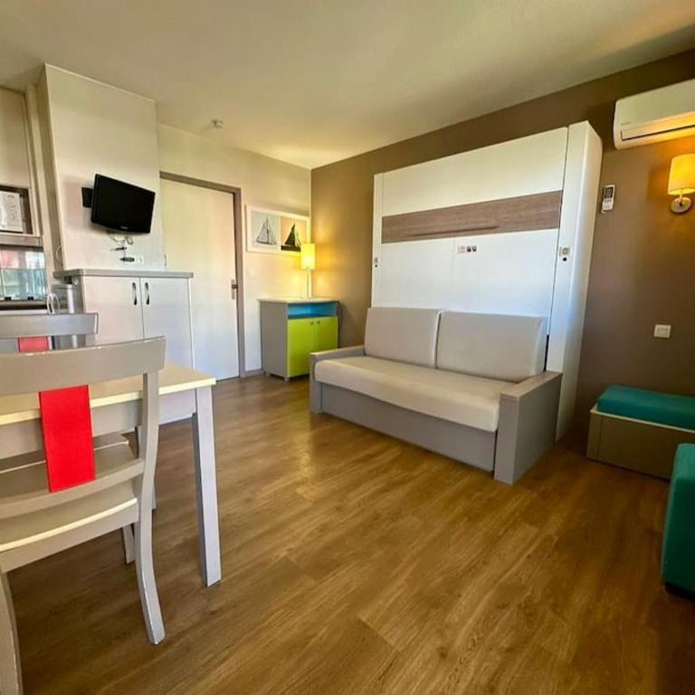Mandelieu / Appart Climatisé 4 prsn RDC / Piscine - Apartamento con terraza - 10