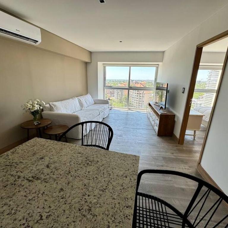 exclusivo departamento en Torre Leloir, Seguridad 24 HS cochera privada - Apartamento de 1 dormitorio - 35