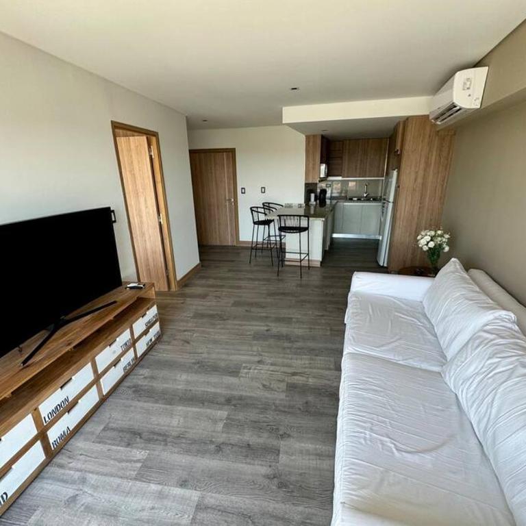 exclusivo departamento en Torre Leloir, Seguridad 24 HS cochera privada - Apartamento de 1 dormitorio - 44