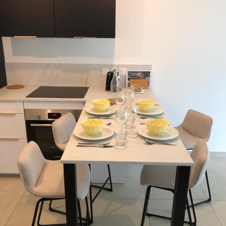 T2 - 1 ch - Garage privé - Balcon - 15 min du lac - Apartment mit 1 Schlafzimmer - 5