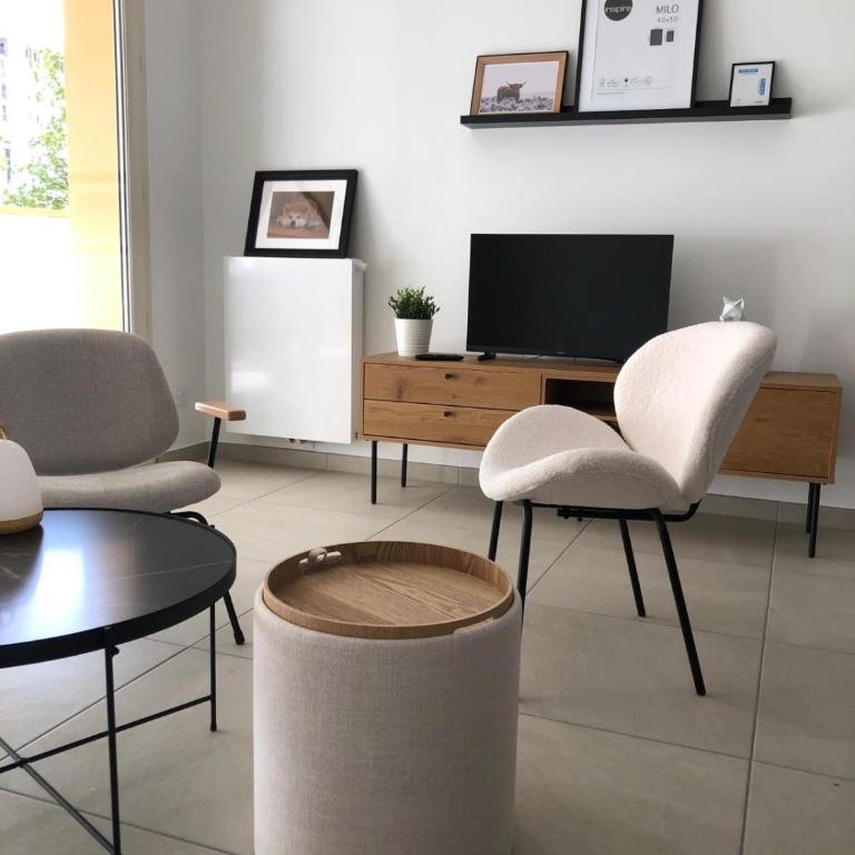 T2 - 1 ch - Garage privé - Balcon - 15 min du lac - Apartment mit 1 Schlafzimmer - 9