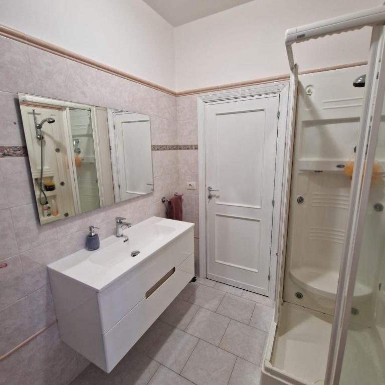 The Shell Guest House - Camera Matrimoniale con Bagno Privato - 6