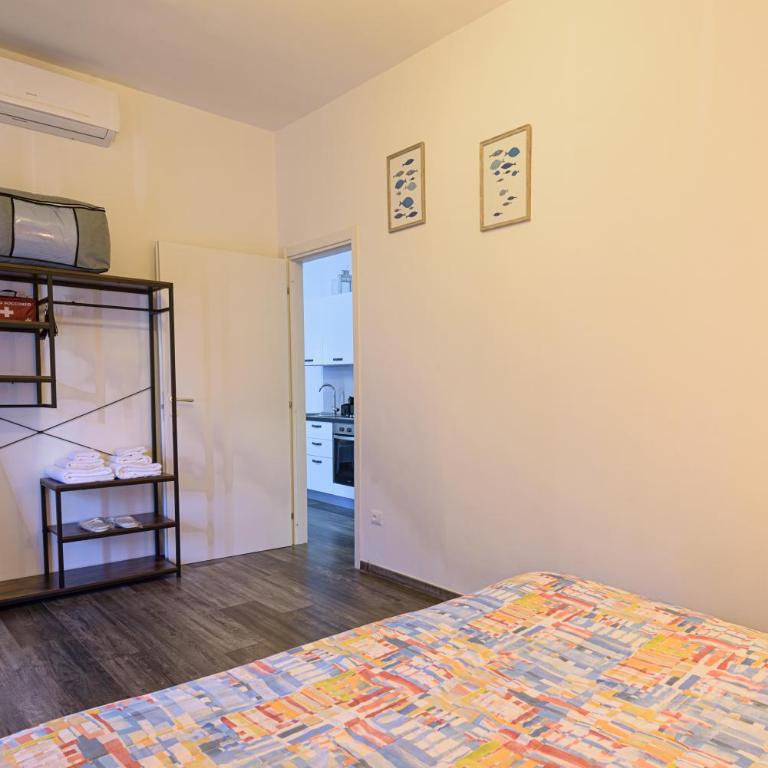 Mari Urbani - One-Bedroom Apartment - 9
