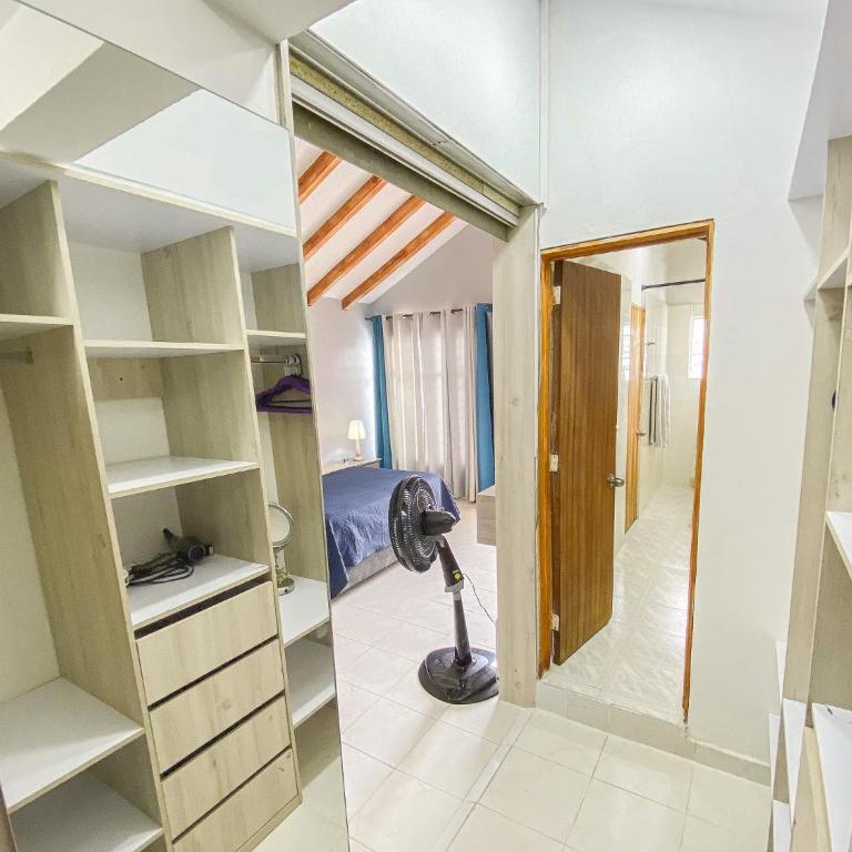 Casa con piscina privada en Cali, cerca a Cosmocentro - Four-Bedroom House - 33