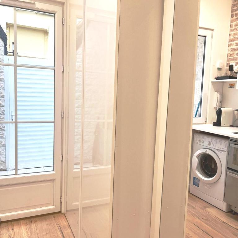 Eiffel Tower studio with patio - Studio-Apartment - 5