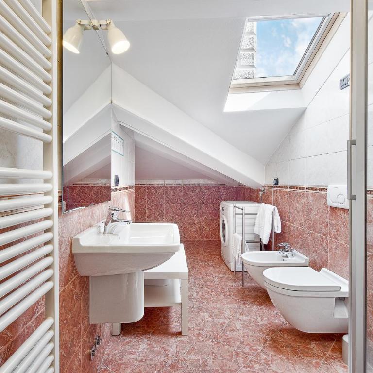 Attic in Como Center + Parking - Appartamento con 2 Camere da Letto - 12