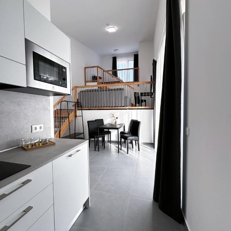 Grazora Living Apartments - Suite mit Kingsize-Bett und Balkon - 1