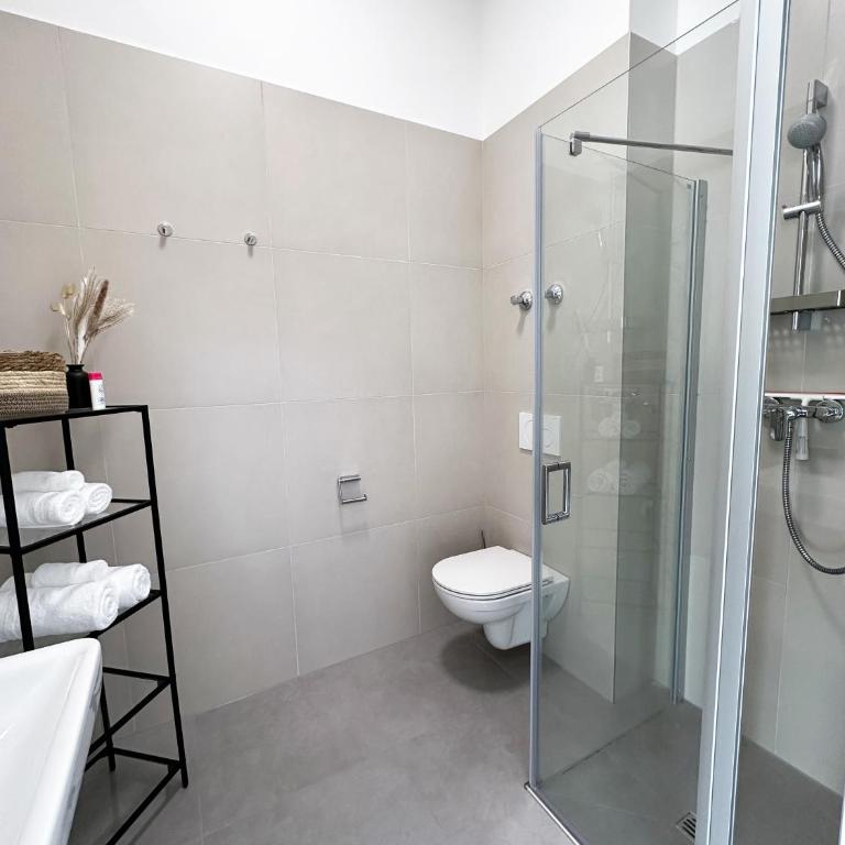 Grazora Living Apartments - Suite mit Kingsize-Bett und Balkon - 4