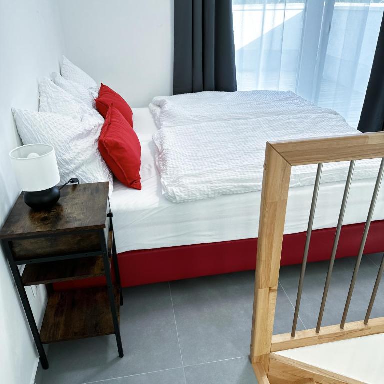 Grazora Living Apartments - Suite mit Kingsize-Bett und Balkon - 10