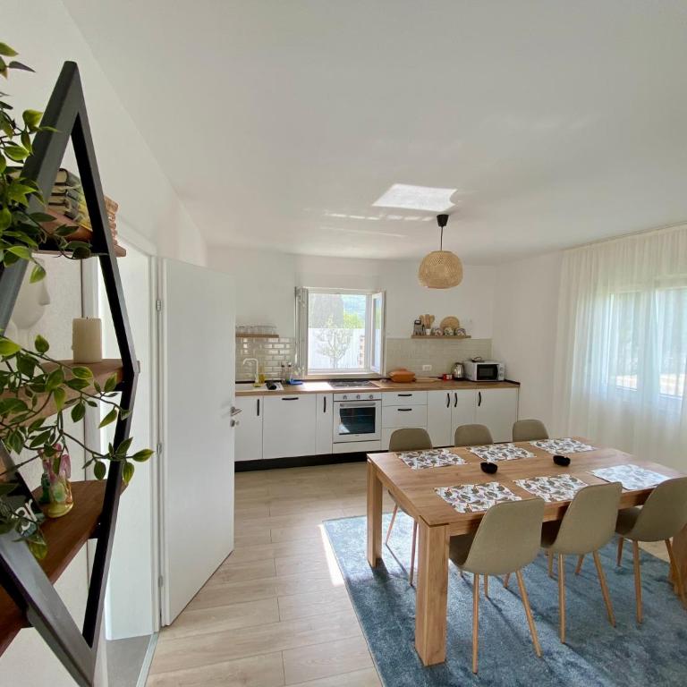 Vestovis Holiday House - One-Bedroom House - 5