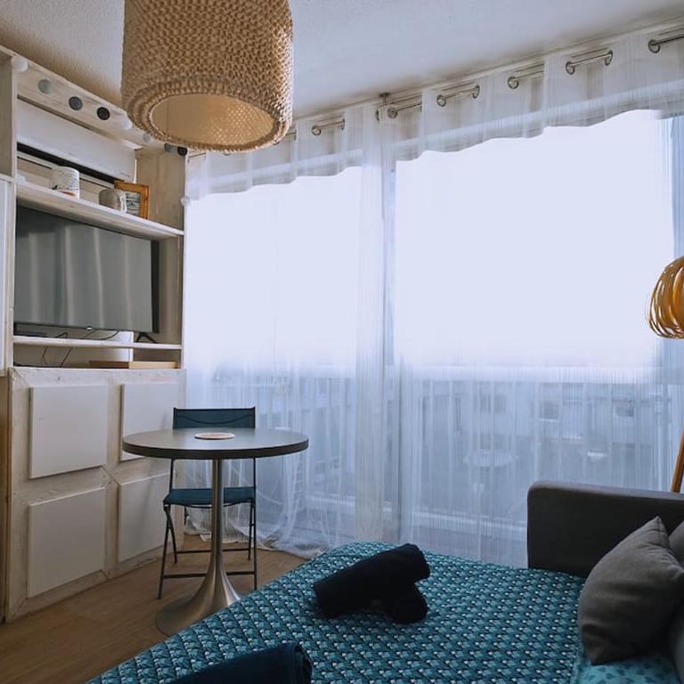 Appartement au calme rénové & climatisé en Plein centre du port - One-Bedroom Apartment - 14